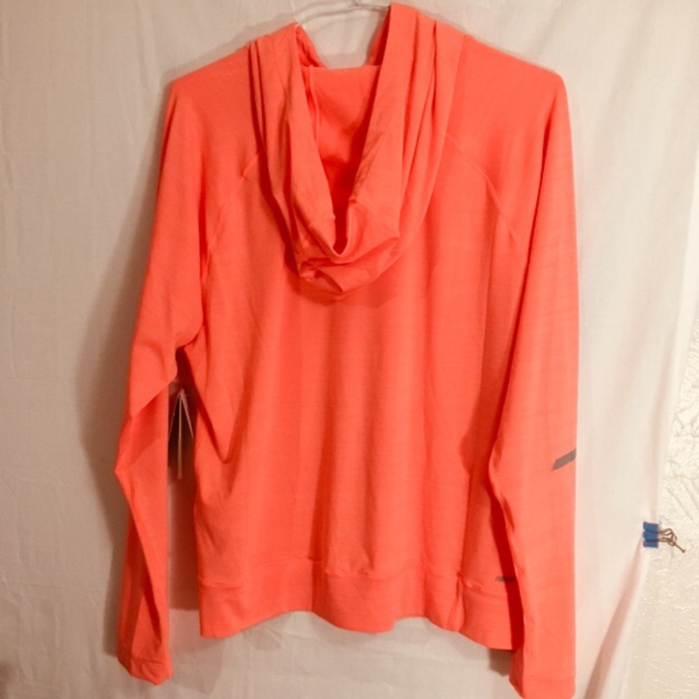 Last one!new New Balance UPF 40+ running top - Picture 3 of 8